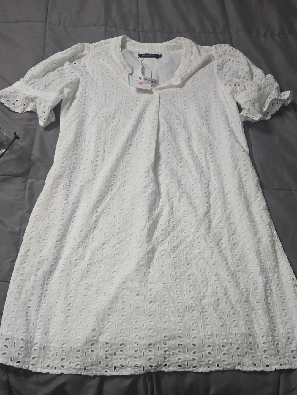 NWT White Eyelet Short Sleeve Shift Dress Size Small